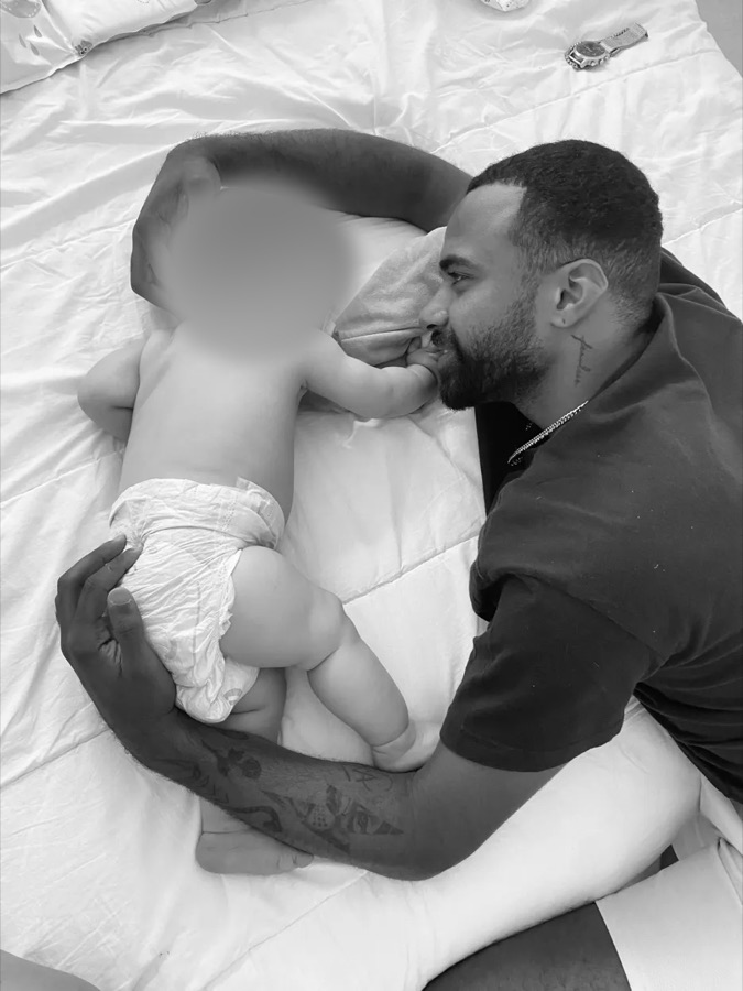 Ostéopathie bébé à domicile Mouans-Sartoux coliques plagiocéphalie